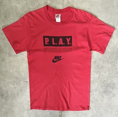 画像1: 90'S NIKE "P.L.A.Y." 銀タグ シングルステッチ 両面プリント Tシャツ レッド USA製 (VINTAGE)