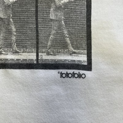 画像4: 90'S FOTOFOLIO "EADWEARD MUYBRIDGE" シングルステッチ 両面プリント 半袖 Tシャツ ホワイト USA製 (VINTAGE)
