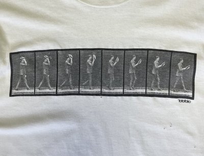 画像3: 90'S FOTOFOLIO "EADWEARD MUYBRIDGE" シングルステッチ 両面プリント 半袖 Tシャツ ホワイト USA製 (VINTAGE)