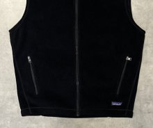 他の写真3: PATAGONIA "SYNCHILLA" 裾ロゴ フルジップ フリースベスト ブラック (MINT CONDITION)