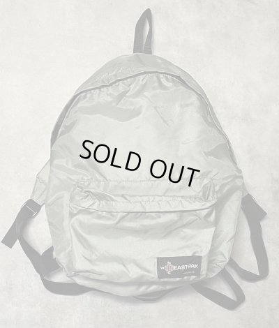 画像1: 70'S EASTPAK "NEWSタグ" ナイロン バックパック ベージュ USA製 (MINT CONDITION)