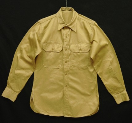 50'S アメリカ軍 US ARMY "STAND UP COLLAR" マチ付き 長袖 チノシャツ ベージュ (VINTAGE) 「L/S Shirt」入荷しました。