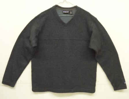 01'S PATAGONIA 袖先ロゴ 同色切り替え Vネック ニット ネイビー USA製 (VINTAGE) 「Knit」入荷しました。