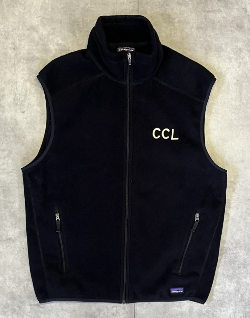 PATAGONIA "SYNCHILLA" 裾ロゴ フルジップ フリースベスト ブラック (VINTAGE) 「No Sleeve」入荷しました。
