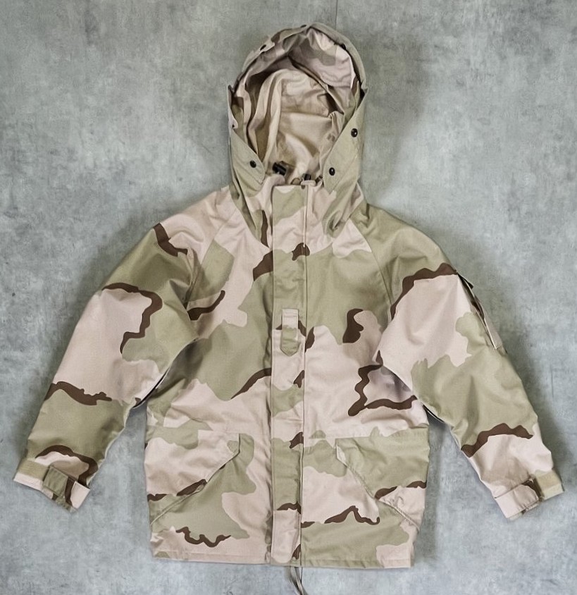 アメリカ軍 US ARMY ECWCS "GEN1後期モデル" GORE-TEX パーカー デザートカモ (VINTAGE) 「Jacket」入荷しました。