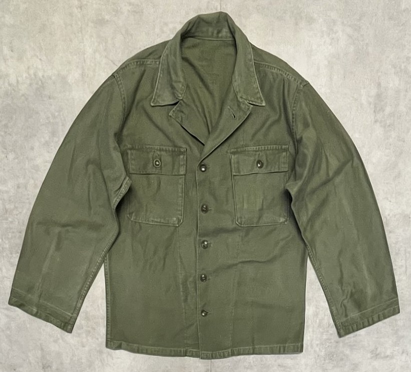 50'S アメリカ軍 US ARMY "1st MODEL" OG107 コットンサテン ユーティリティシャツ (VINTAGE) 「L/S Shirt」入荷しました。