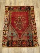 画像: オールド トライバルラグ 134cm x 100cm (ANTIQUE) 「Antique Goods」 入荷しました。