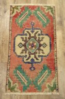 画像: ウール トライバルラグ 85cm x 45cm (ANTIQUE) 「Antique Goods」 入荷しました。