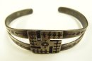 画像: 40'S ナバホ族 インディアンジュエリー "SWASTIKA" シルバー バングル (VINTAGE) 「Accessorie」入荷しました。
