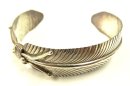 画像: ナバホ族 インディアンジュエリー シルバー フェザーバングル (NEW) 「Accessorie」入荷しました。