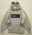 画像1: 90'S CHAMPION "UCONN" 刺繍タグ リバースウィーブ パーカー グレー USA製 (VINTAGE)