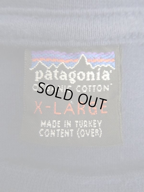 画像2: 90'S PATAGONIA 黒タグ オーバルロゴ刺繍 長袖 ポケット付きTシャツ ネイビー トルコ製 (VINTAGE)