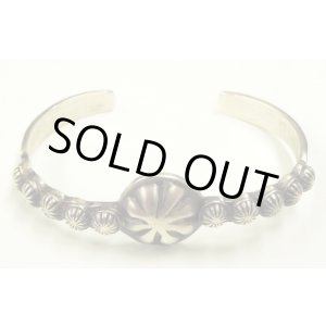 画像: ナバホ族 インディアンジュエリー "MARTHA CAYATINETO" スタンプワーク シルバー コンチョバングル (NEW)