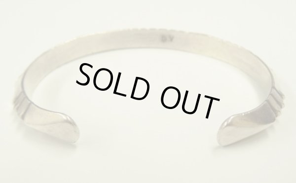 画像4: ナバホ族 インディアンジュエリー "DELVERT VANDEVER" シルバー トライアングルバングル (NEW)