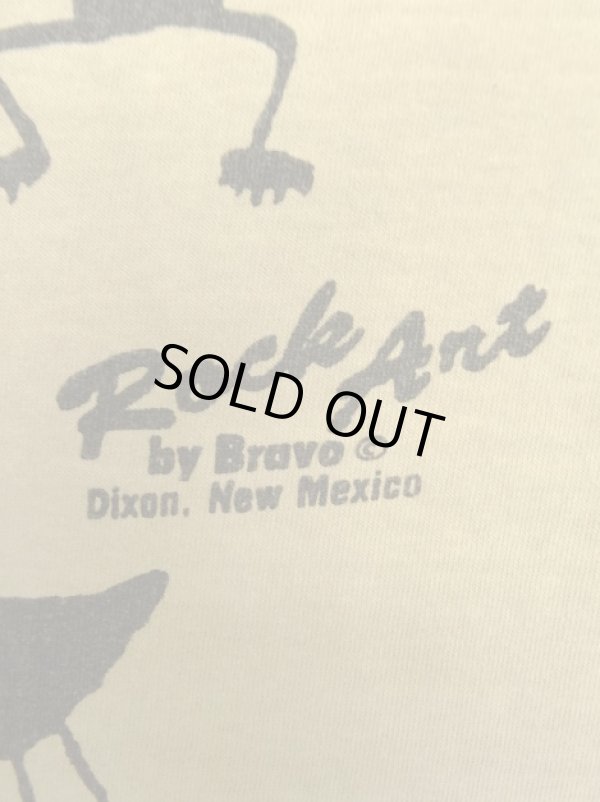 画像4: 90'S ROCK ART BY BRAVO シングルステッチ 両面染み込みプリント 半袖 Tシャツ ベージュ USA製 (VINTAGE)