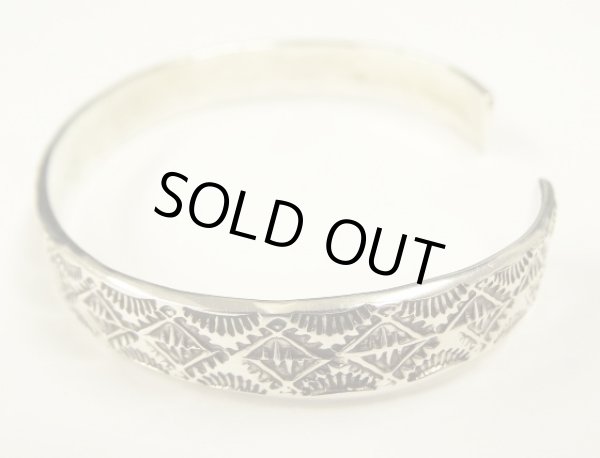 画像3: ナバホ族 インディアンジュエリー "HENRY MARIANO" スタンプワーク シルバー バングル (NEW)