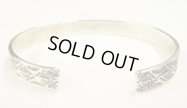 画像5: ナバホ族 インディアンジュエリー "HENRY MARIANO" スタンプワーク シルバー バングル (NEW)