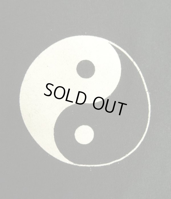 画像5: 90'S FASHION VICTIM "YIN & YANG" 袖＆両面プリント 長袖 Tシャツ ブラック USA製 (VINTAGE)