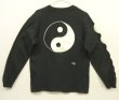 画像4: 90'S FASHION VICTIM "YIN & YANG" 袖＆両面プリント 長袖 Tシャツ ブラック USA製 (VINTAGE)
