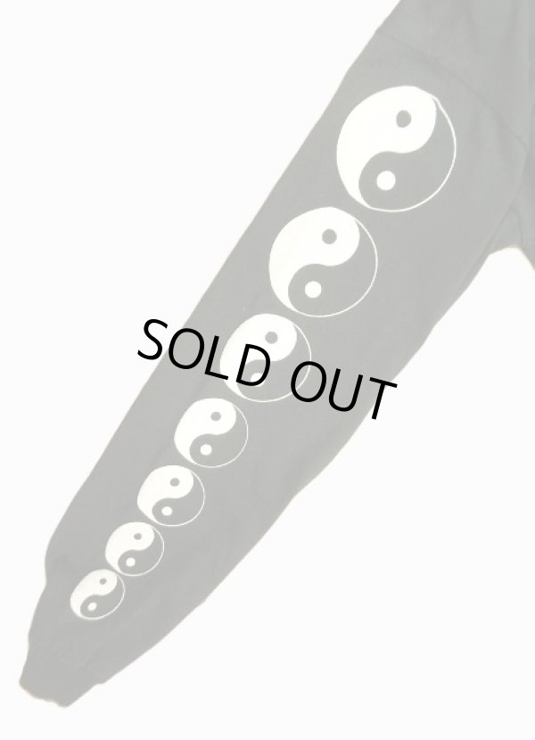 画像3: 90'S FASHION VICTIM "YIN & YANG" 袖＆両面プリント 長袖 Tシャツ ブラック USA製 (VINTAGE)