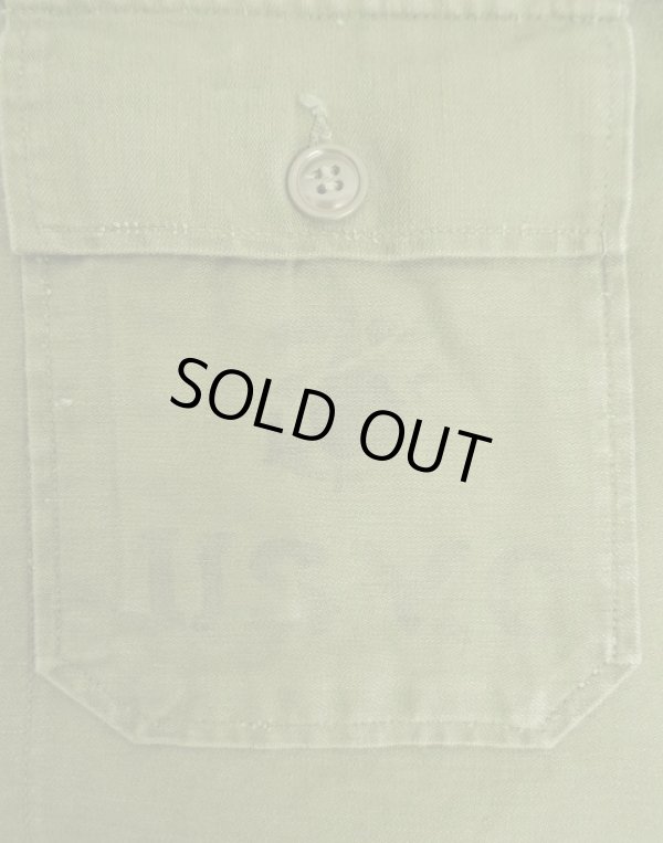 画像4: 60'S アメリカ軍 USMC "1st MODEL" OG107 ステンシル入り コットンサテン ユーティリティシャツ (VINTAGE)