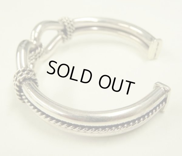 画像2: ナバホ族 インディアンジュエリー "STEVE ARVISO" ホースウィスパラー シルバーバングル (NEW)