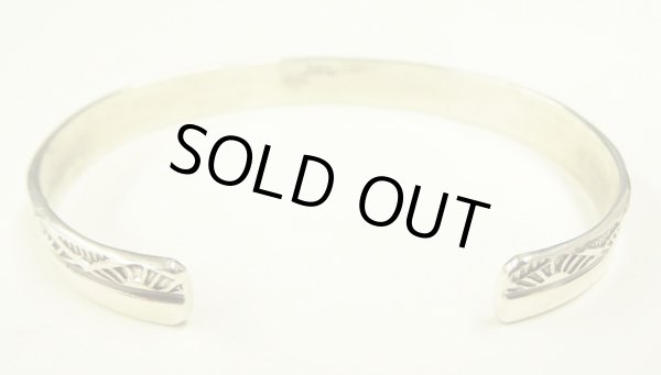 画像5: ナバホ族 インディアンジュエリー "HENRY MARIANO" スタンプワーク シルバー バングル (NEW)