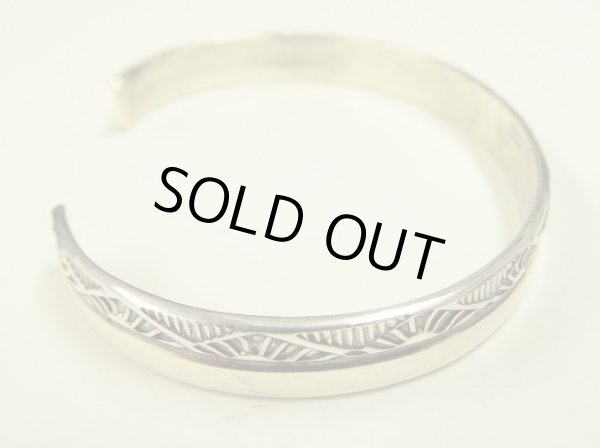 画像3: ナバホ族 インディアンジュエリー "HENRY MARIANO" スタンプワーク シルバー バングル (NEW)