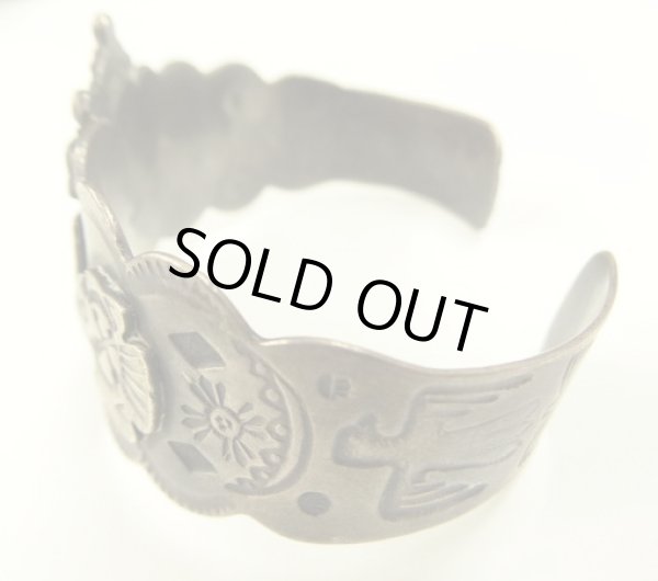 画像2: 40'S ナバホ族 インディアンジュエリー "SWASTIKA & THUNDERBIRD" シルバー バングル (VINTAGE)