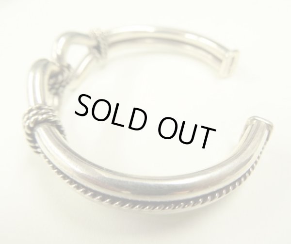 画像2: ナバホ族 インディアンジュエリー "STEVE ARVISO" ホースウィスパラー シルバーバングル (NEW)