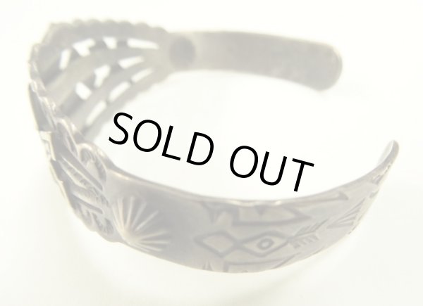 画像2: 40'S ナバホ族 インディアンジュエリー "SWASTIKA & ARROW" シルバー バングル (VINTAGE)