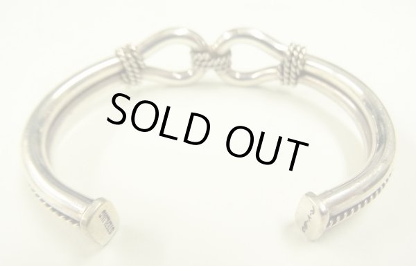 画像4: ナバホ族 インディアンジュエリー "STEVE ARVISO" ホースウィスパラー シルバーバングル (NEW)