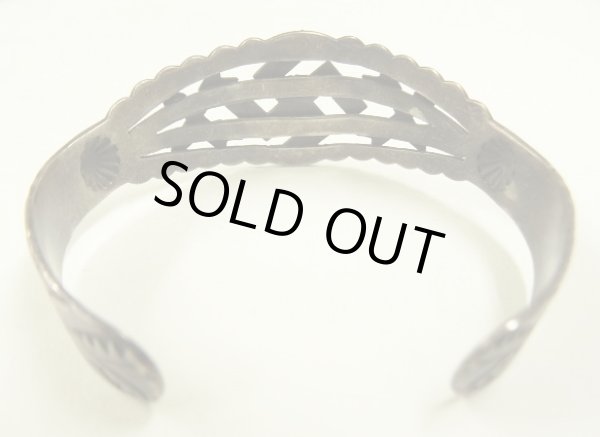 画像4: 40'S ナバホ族 インディアンジュエリー "SWASTIKA & ARROW" シルバー バングル (VINTAGE)