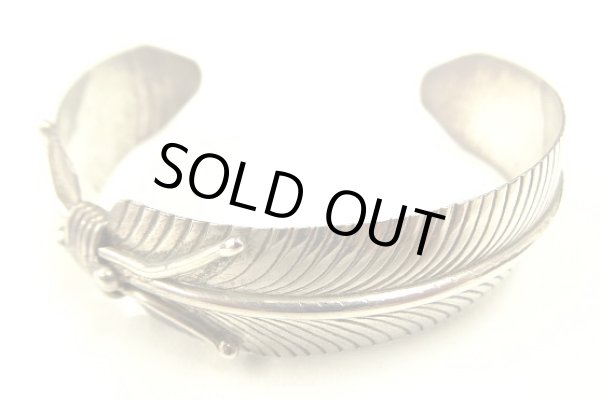 画像1: ナバホ族 インディアンジュエリー シルバー フェザーバングル (NEW)