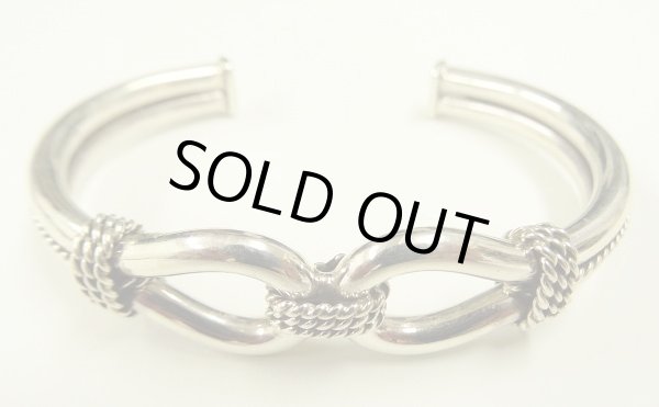 画像1: ナバホ族 インディアンジュエリー "STEVE ARVISO" ホースウィスパラー シルバーバングル (NEW)