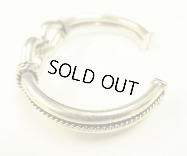 画像2: ナバホ族 インディアンジュエリー "STEVE ARVISO" ホースウィスパラー シルバーバングル (NEW)