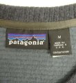 画像2: 01'S PATAGONIA 袖先ロゴ 同色切り替え Vネック ニット ネイビー USA製 (VINTAGE)