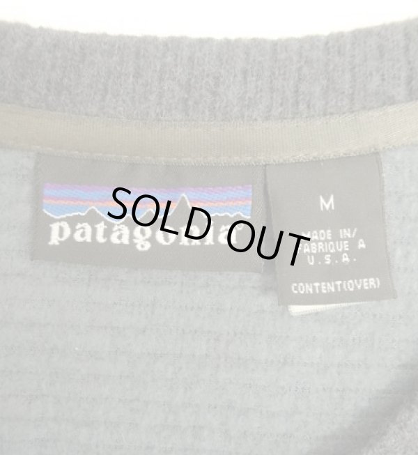 画像2: 01'S PATAGONIA 袖先ロゴ 同色切り替え Vネック ニット ネイビー USA製 (VINTAGE)