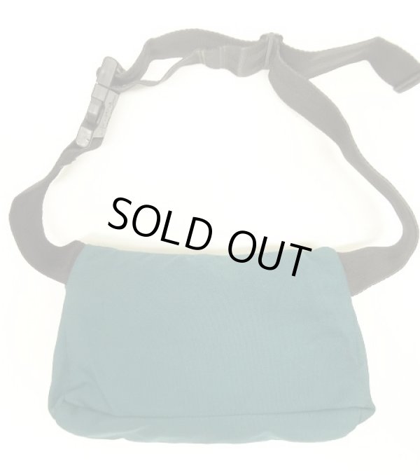 画像4: 80'S EASTPAK 旧タグ ナイロン ボディバック ウエストポーチ ダークグリーン USA製 (VINTAGE)