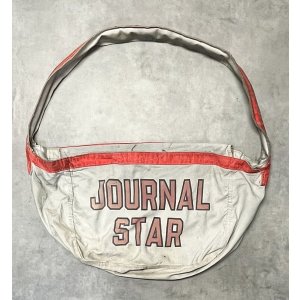 画像: 60'S JOURNAL STAR 染み込みプリント ニュースペーパーバッグ オフホワイト/オレンジ (VINTAGE)