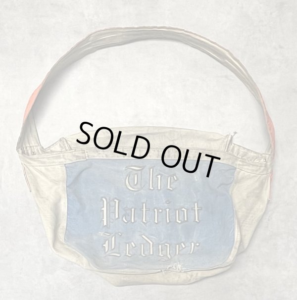 画像1: 60'S THE PATRIOT LEDGER 染み込みプリント ニュースペーパーバッグ オフホワイト/オレンジ (VINTAGE)