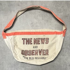 画像: 60'S THE NEWS AND OBSERVER 染み込みプリント ニュースペーパーバッグ オフホワイト/オレンジ (VINTAGE)