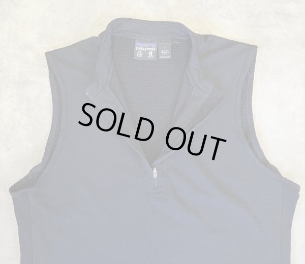 画像3: 00'S PATAGONIA 裾ロゴ レギュレーター R1 ハーフジップベスト ブラック USA製 (VINTAGE)