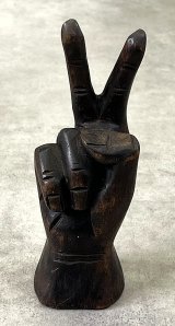 画像: ウッドカービング ピースサイン ハンドサイン オーナメント オブジェ 手彫り 置物 (VINTAGE)