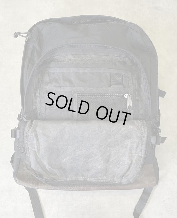 画像4: 90'S EASTPAK 旧タグ ボトムレザー ナイロン バックパック ブラック USA製 (VINTAGE)