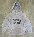 画像1: 80'S CHAMPION "NOTRE DAME" トリコタグ 染み込みプリント パーカー グレー USA製 (VINTAGE)