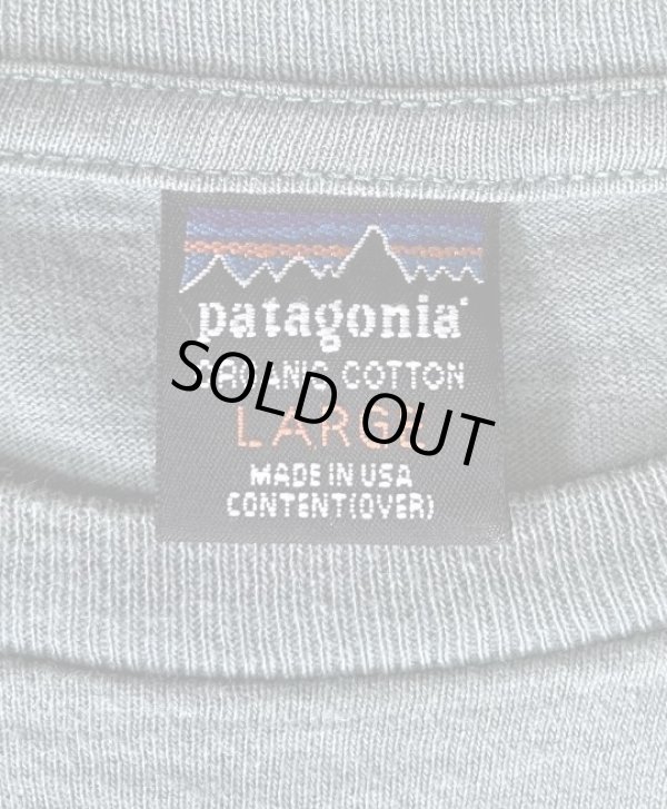 画像2: 90'S PATAGONIA 黒タグ オーバルロゴ刺繍 半袖 ポケット付きTシャツ ブルーグレー USA製 (VINTAGE)
