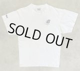 画像: 90'S JUST FOR FEET "NEW BALANCE 1600" シングルステッチ 両面＆袖プリント 半袖 Tシャツ ホワイト USA製 (VINTAGE)