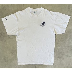 画像: 90'S JUST FOR FEET "NEW BALANCE 1600" シングルステッチ 両面&袖プリント 半袖 Tシャツ ホワイト USA製 (VINTAGE)