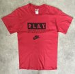 画像1: 90'S NIKE "P.L.A.Y." 銀タグ シングルステッチ 両面プリント Tシャツ レッド USA製 (VINTAGE)